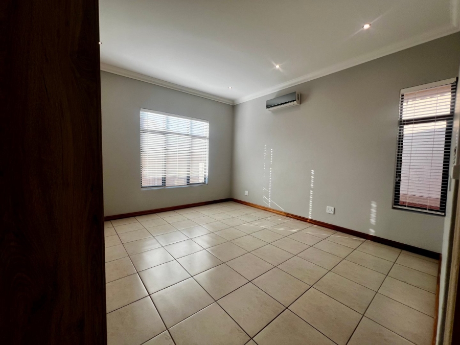 2 Bedroom Property for Sale in Xanadu North West